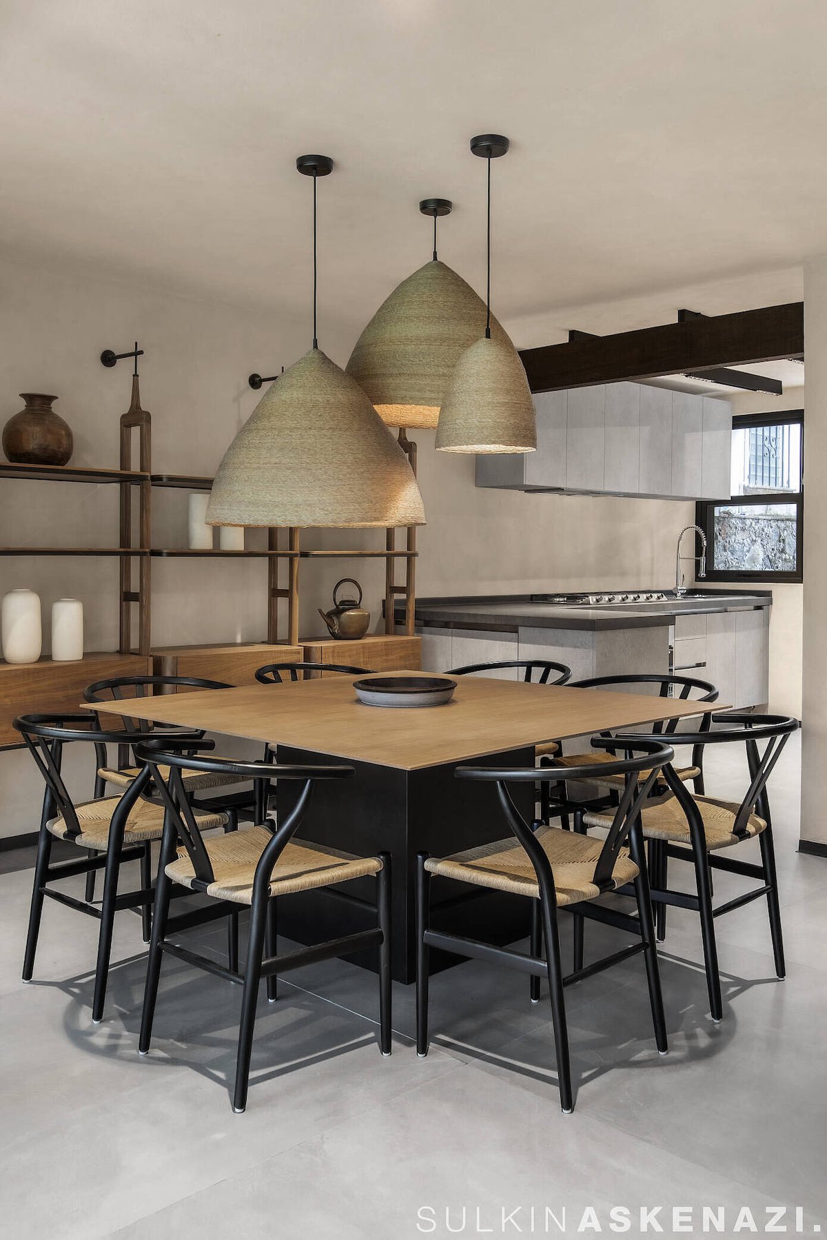 ch24 chaise noire wisdom corde danoise table carré