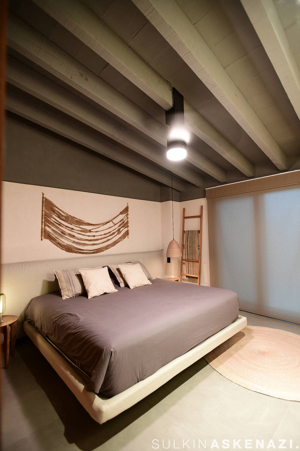 chambre ami déco brut béton maison à Cuernavaca