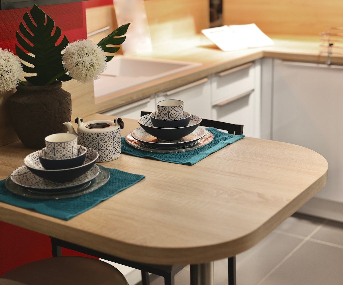 cuisine coin repas integré forme U plan de travail bois