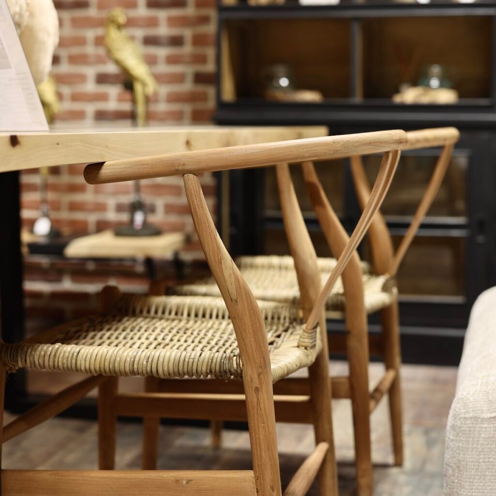 déco rondeur chaise bistrot design 50s dossier accoudoir arrondi