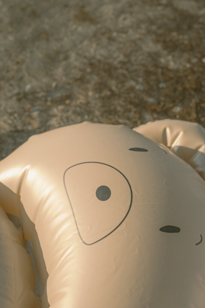 Liewood bouée enfant bébé doré ourson oat