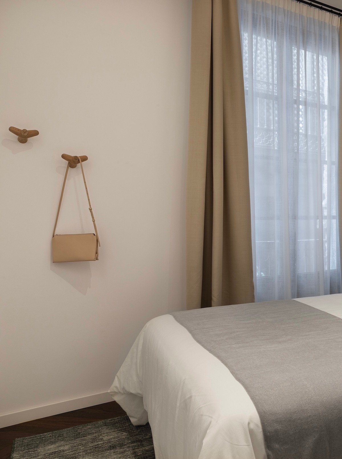 patère bois massif design rénover sans dénaturer chambre