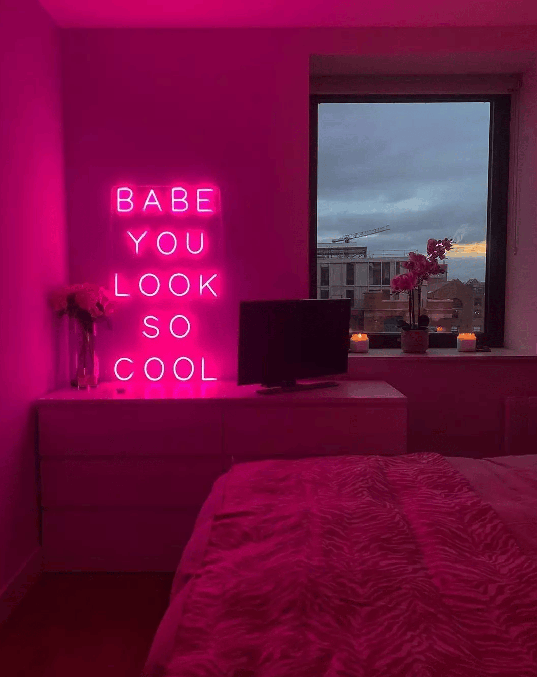 chambre neon rose fluo deco cosy tamisée