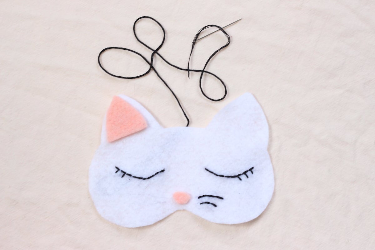 comment faire tête chat feutrine yeux cils