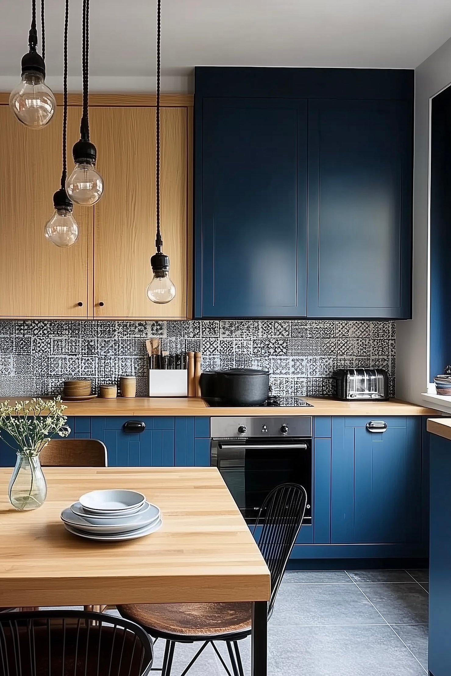 cuisine bicolore bleu foncé bois massif