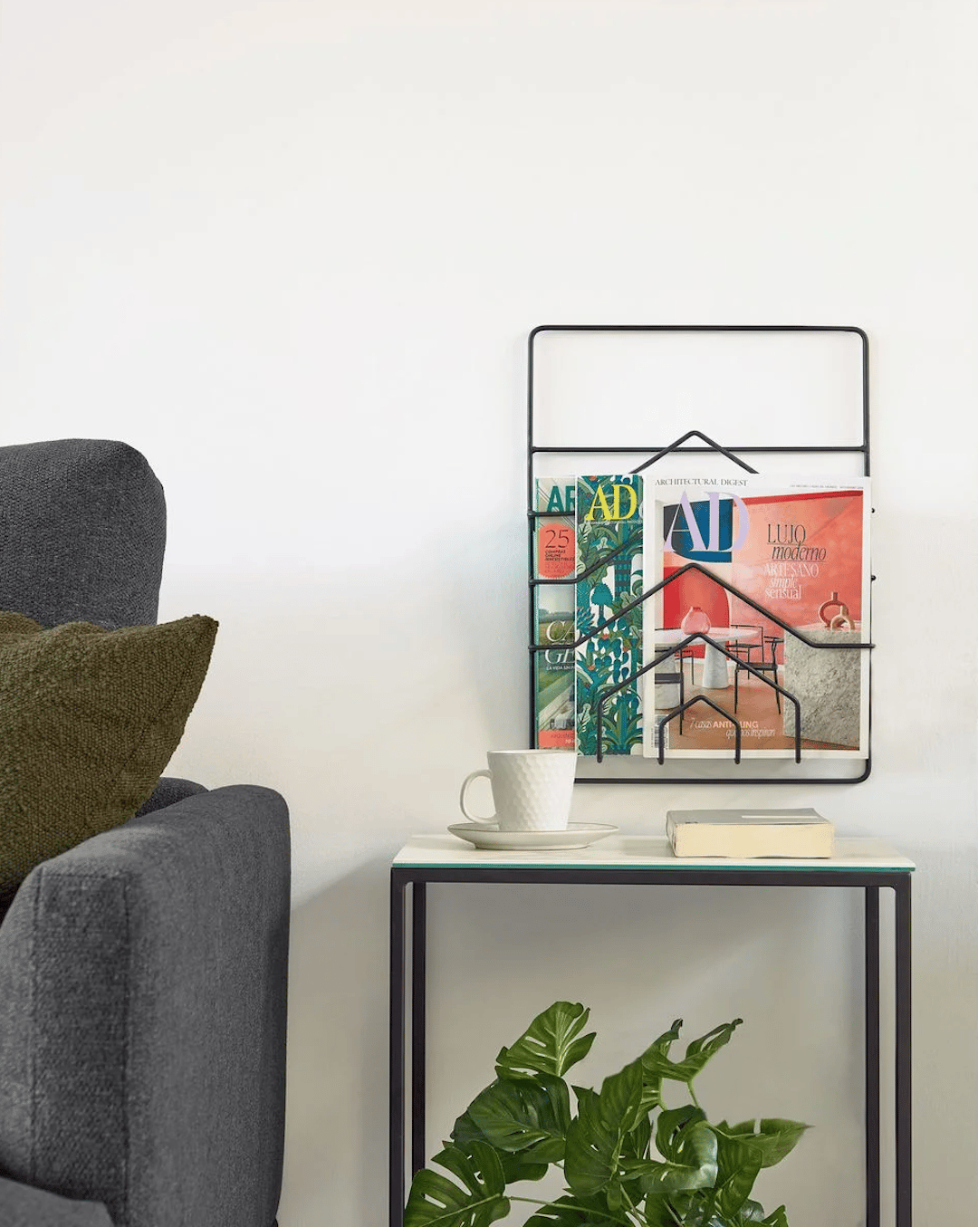 deco industrielle salon canapé gris table metal noir