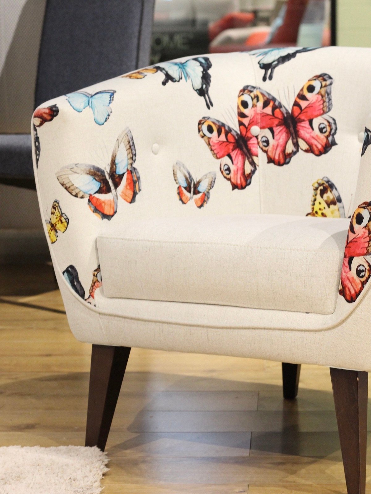 garden party chic fauteuil rétro motif papillon