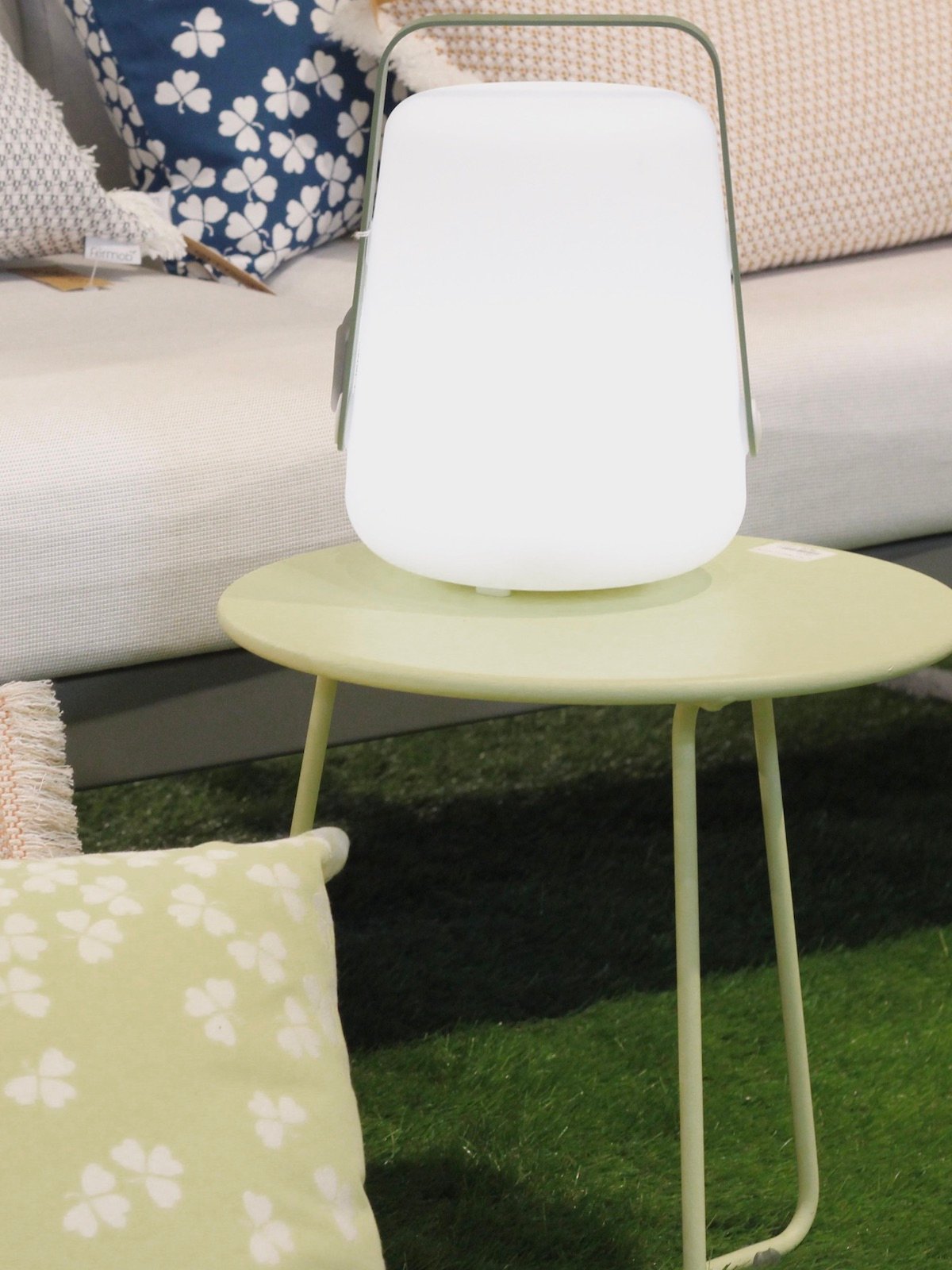 lanterne led batterie moderne terrasse design déco verte