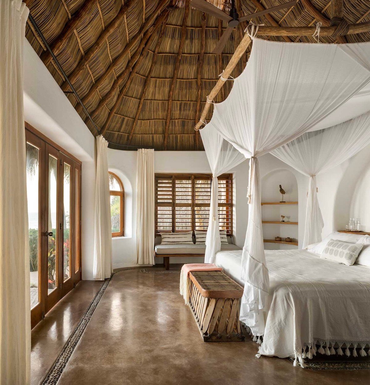 paillote villa chambre lit baldaquin lune de miel Mexique