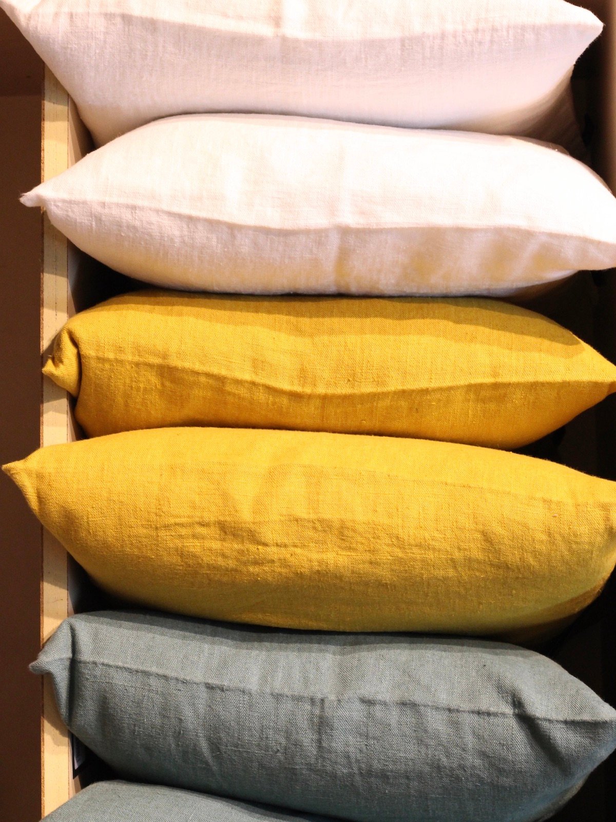 pile de coussins lin lave couleur pastel