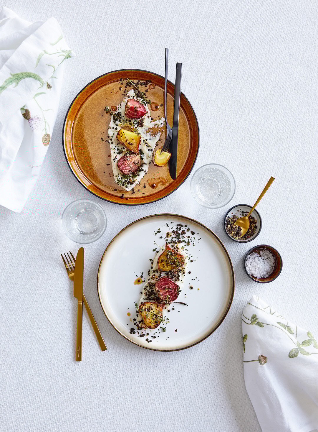 art de table coloré assiette en grès orange blanc deco lumineuse moderne