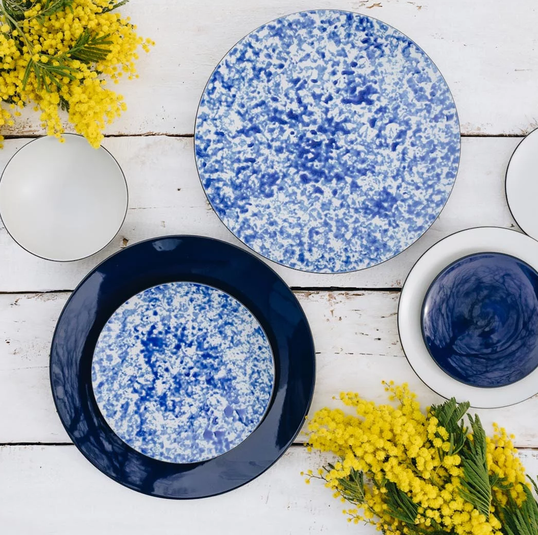 assiette dépareillées bleu blanc noir fin élégant deco nordique océanique