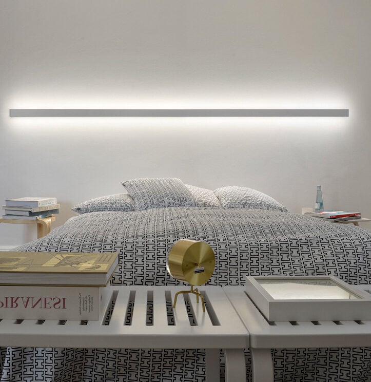 chambre neon blanc chambre deco intérieure sobre élégante parquet bois