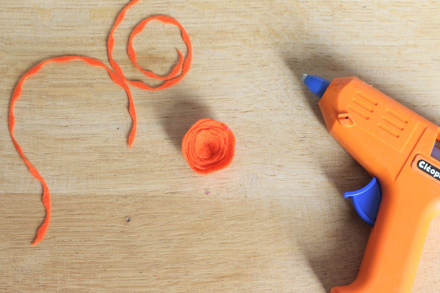 comment réaliser rose feutrine orange bouquet floral intemporel