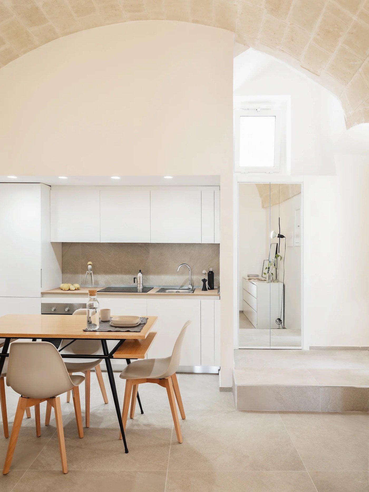 cuisine ouverte poutre arche toit voute pierre italie