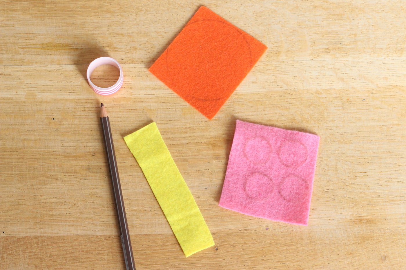 découper forme régulière disque tissu coupon laine patron