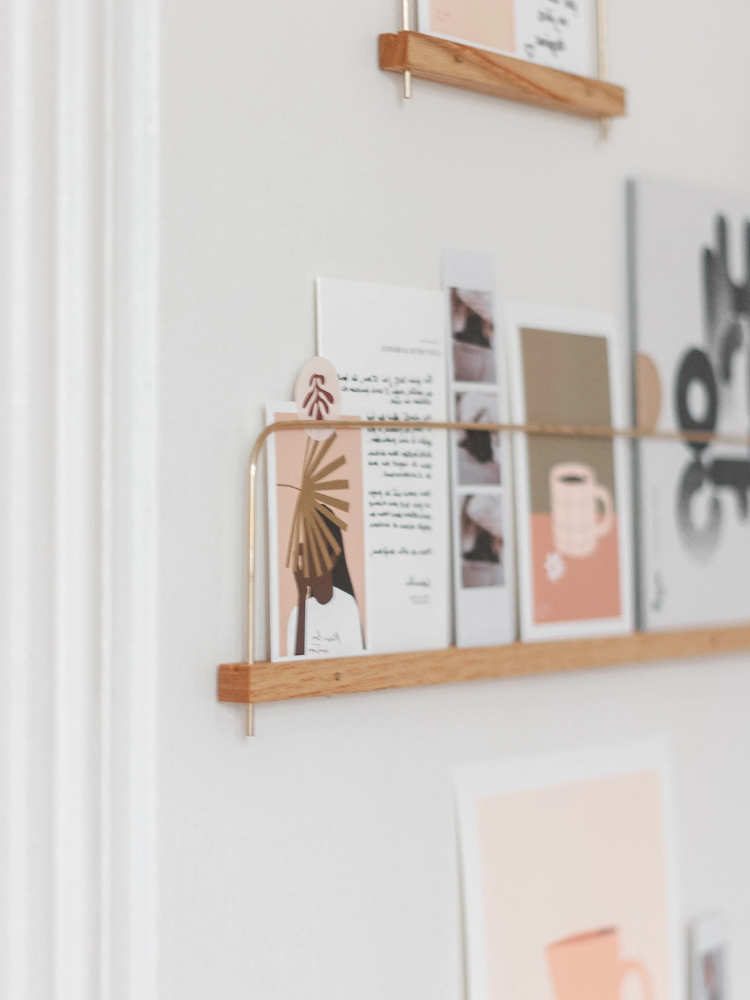 étagère support photos bois laiton