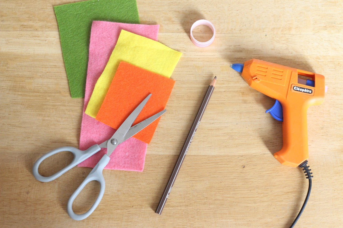 tuto fleurs en feutrine diy matériel nécessaire