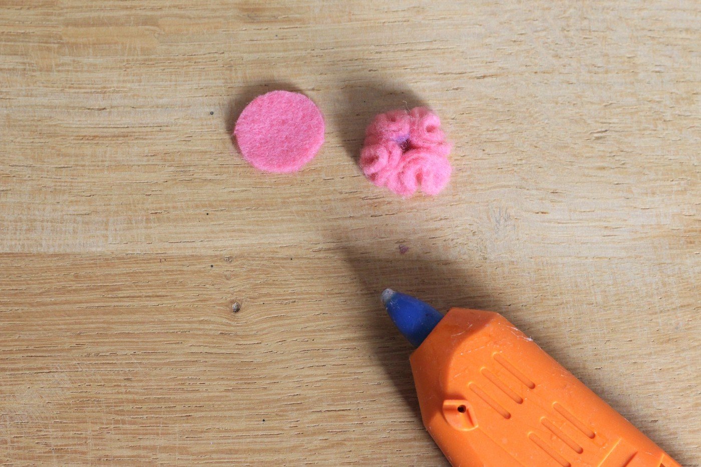 tutoriel pompon laine express colle sans outil