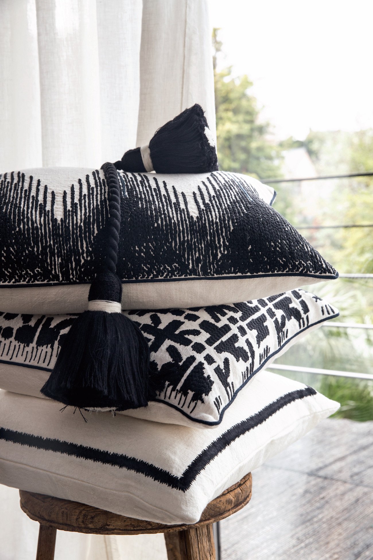 coussin dépareillé noir blanc chic Accessoire Elitis