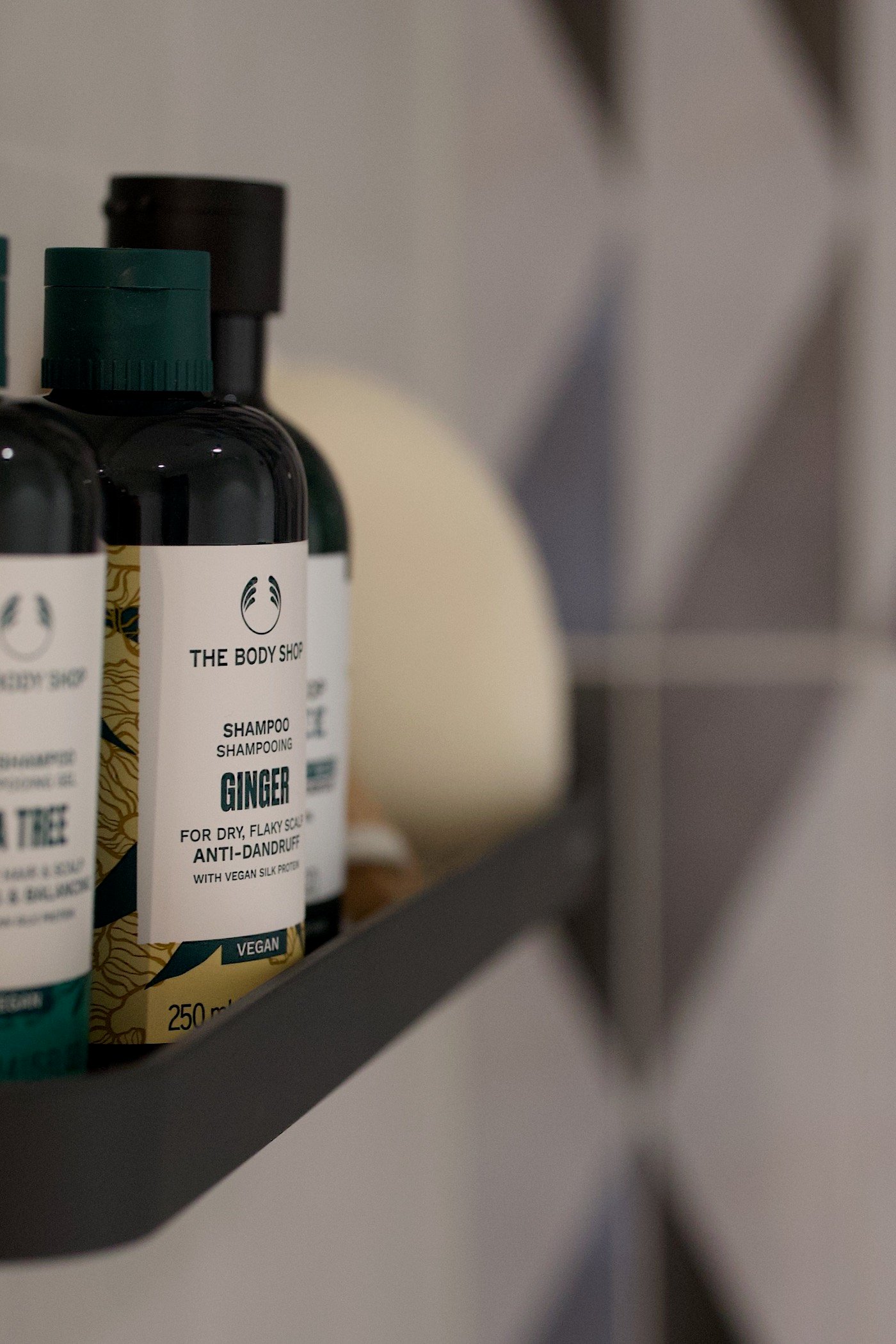 étagère pour carrelage salle de bains bord de mer noir minimaliste douche