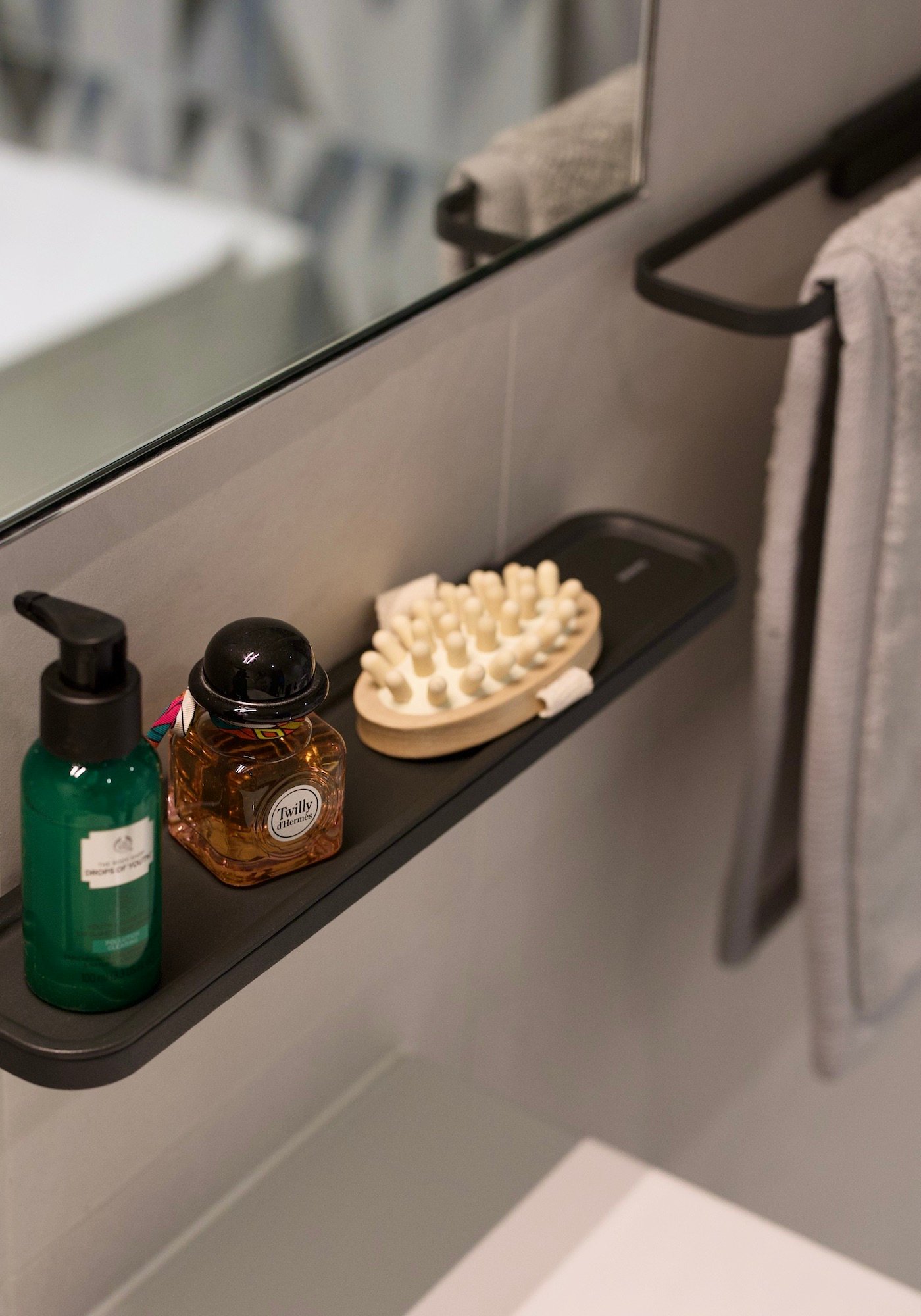 étagère tablette salle de bains Brabantia mindset raclette