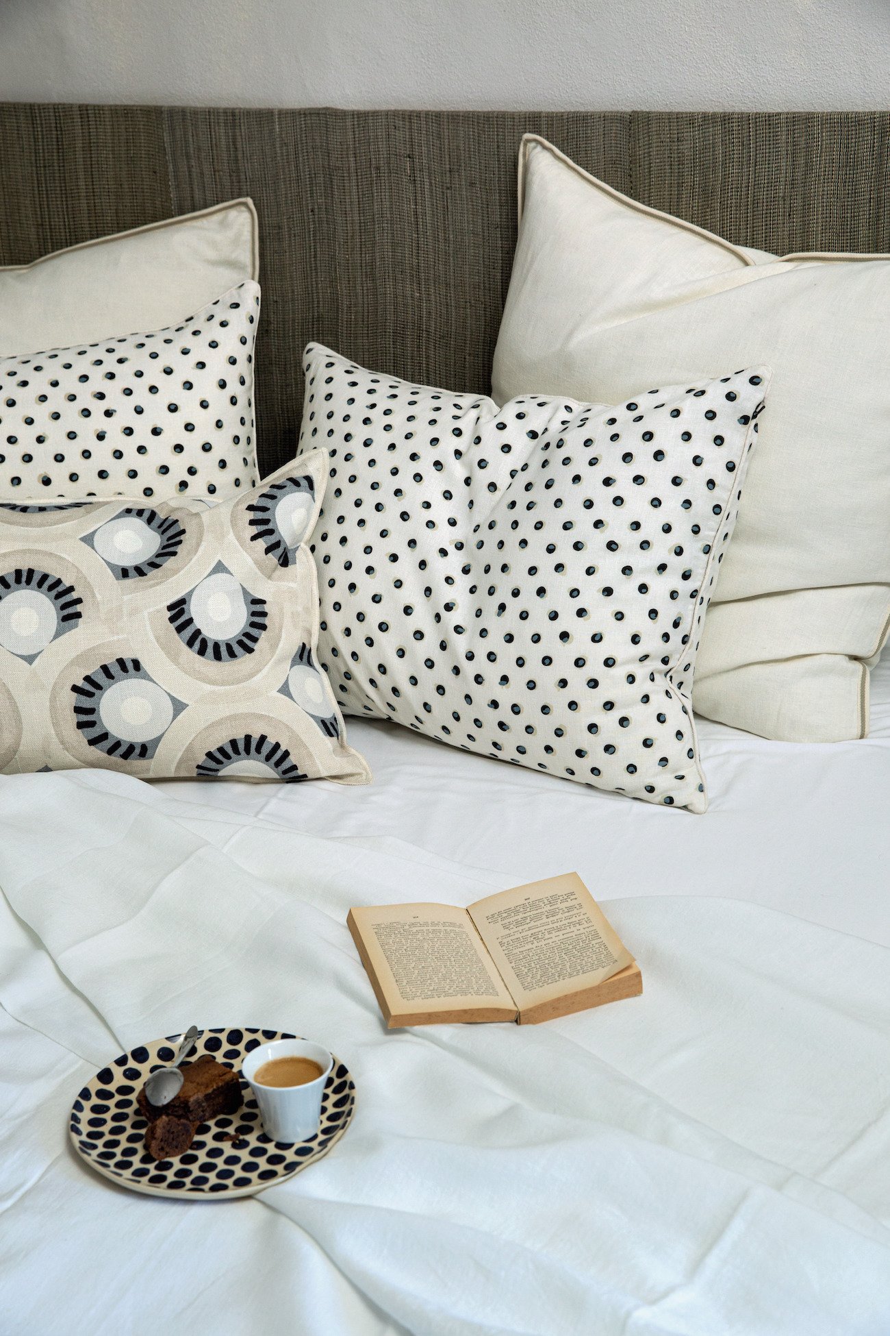 taie oreiller dépareillé lin soie beige noir motif Art Déco 70s