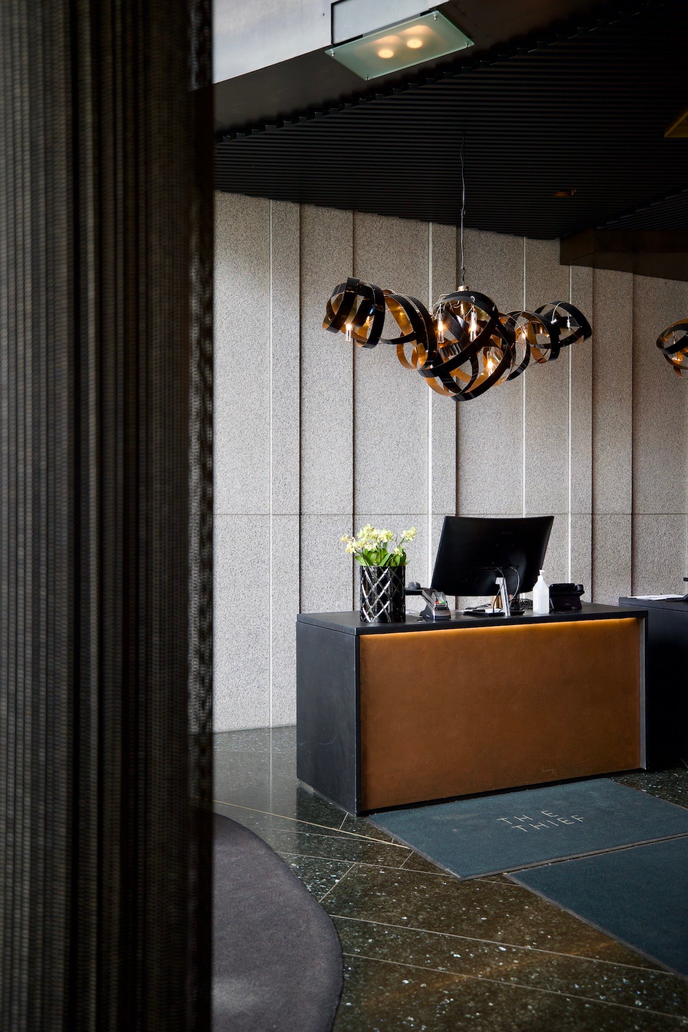hall accueil réception hôtel design The Thief