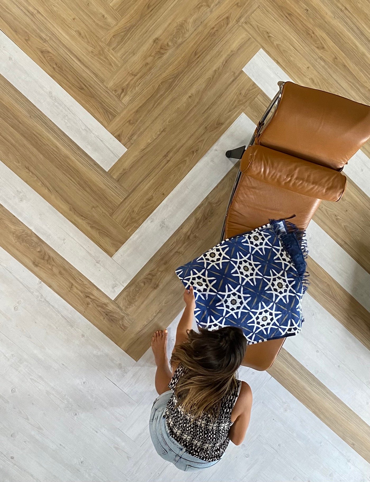 mélange parquet carrelage salon