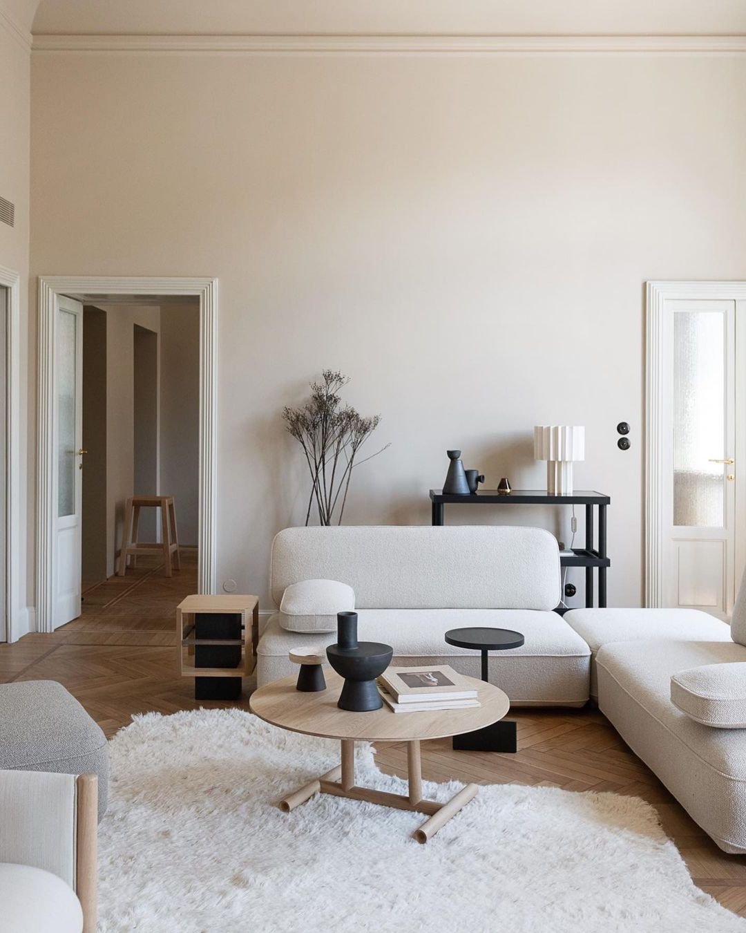 salon noir blanc beige norvégien canapé bouclette