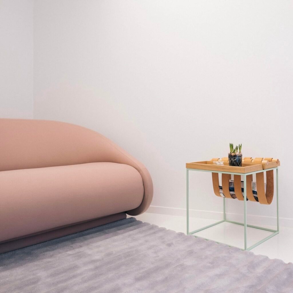 table basse originale plateau bois porte-revue cuir