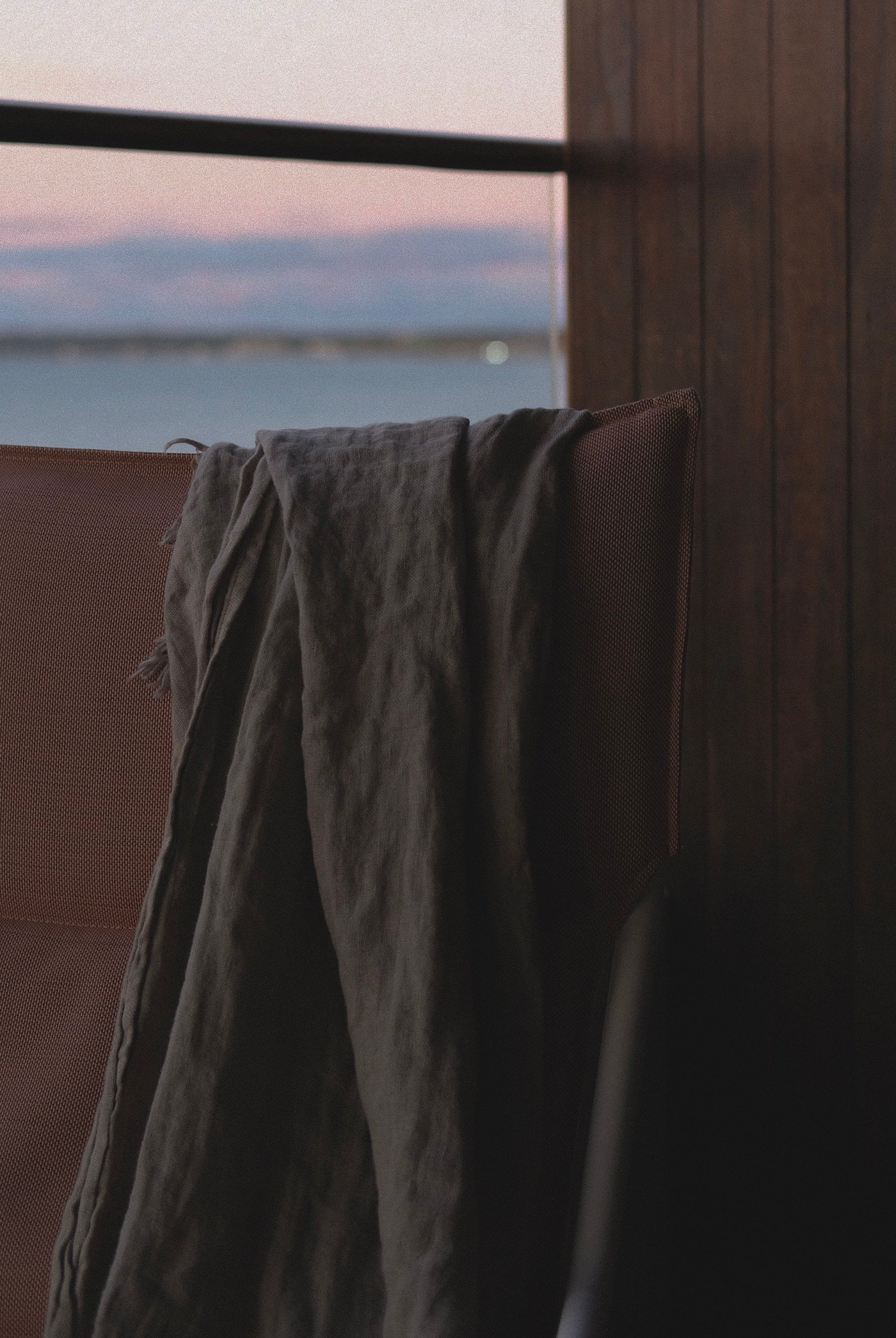 balcon en hiver fauteuil Lafuma Ancône lounger plaid lin