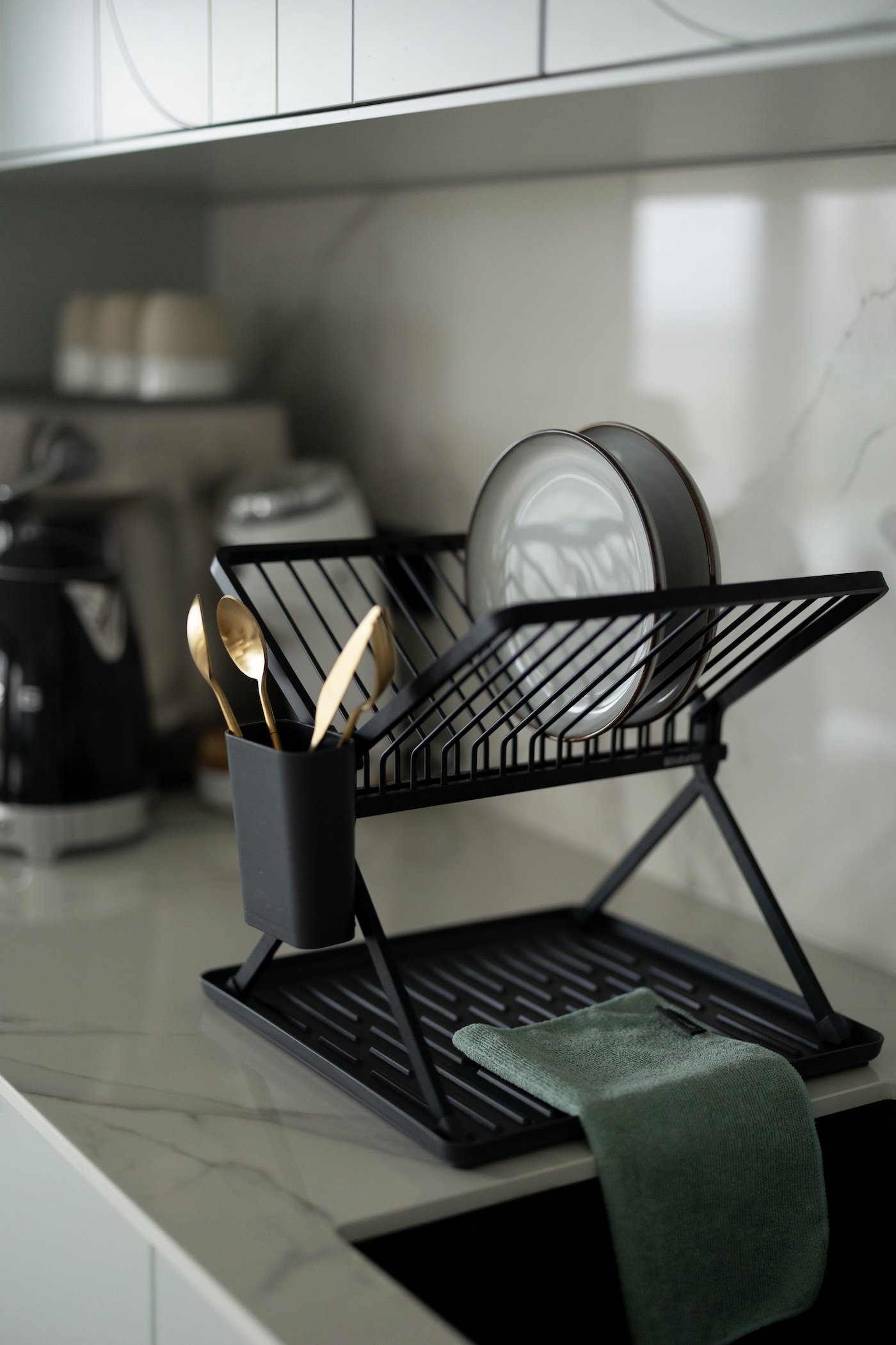 cuisine grise vert accessoire noir mat