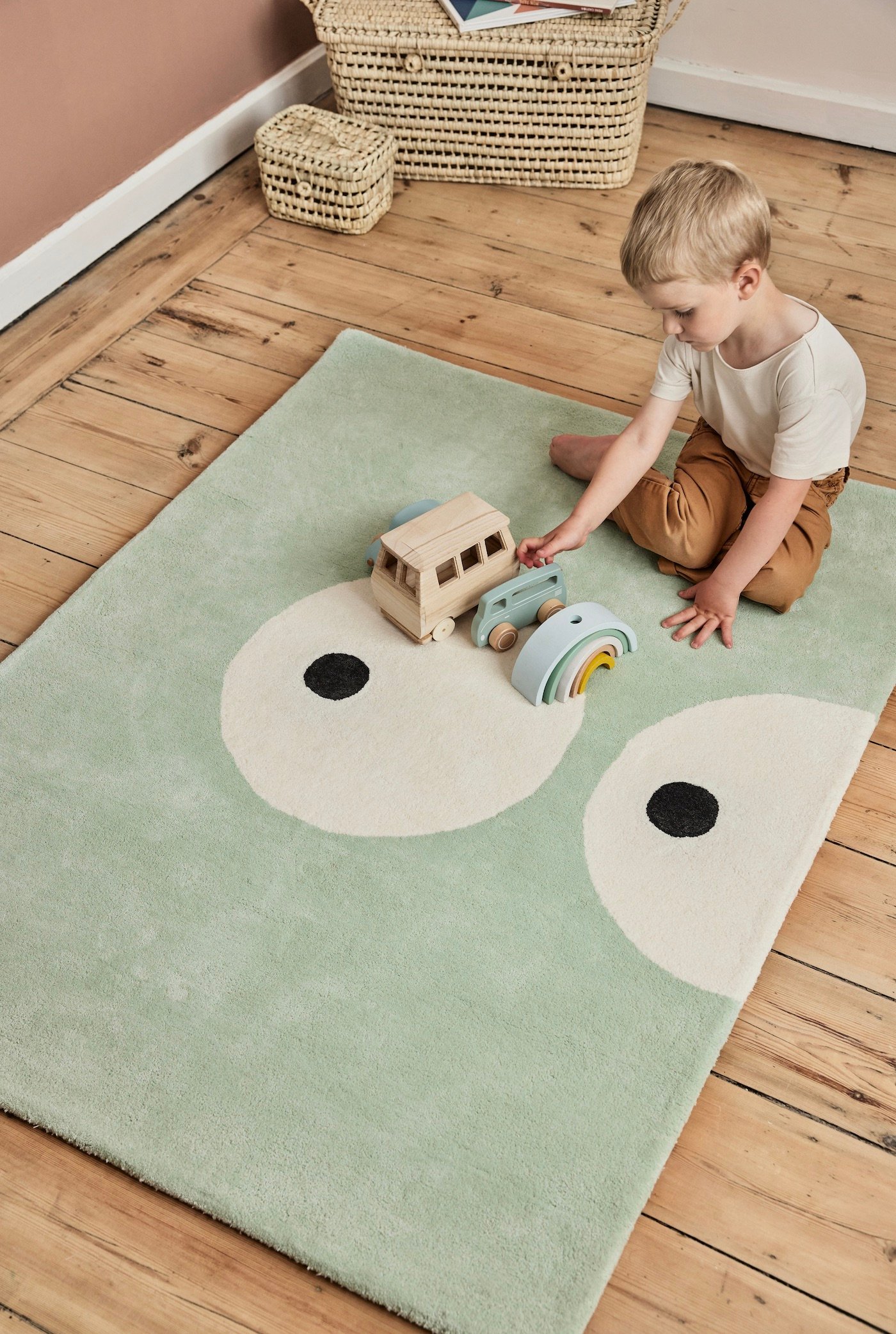 tapis vert céladon yeux enfant Bleuu Studio