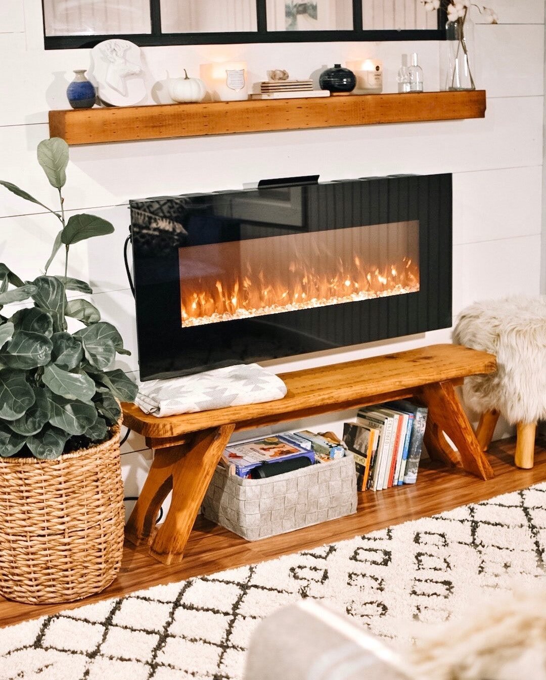 cheminee salon rustique parquet bois tapis