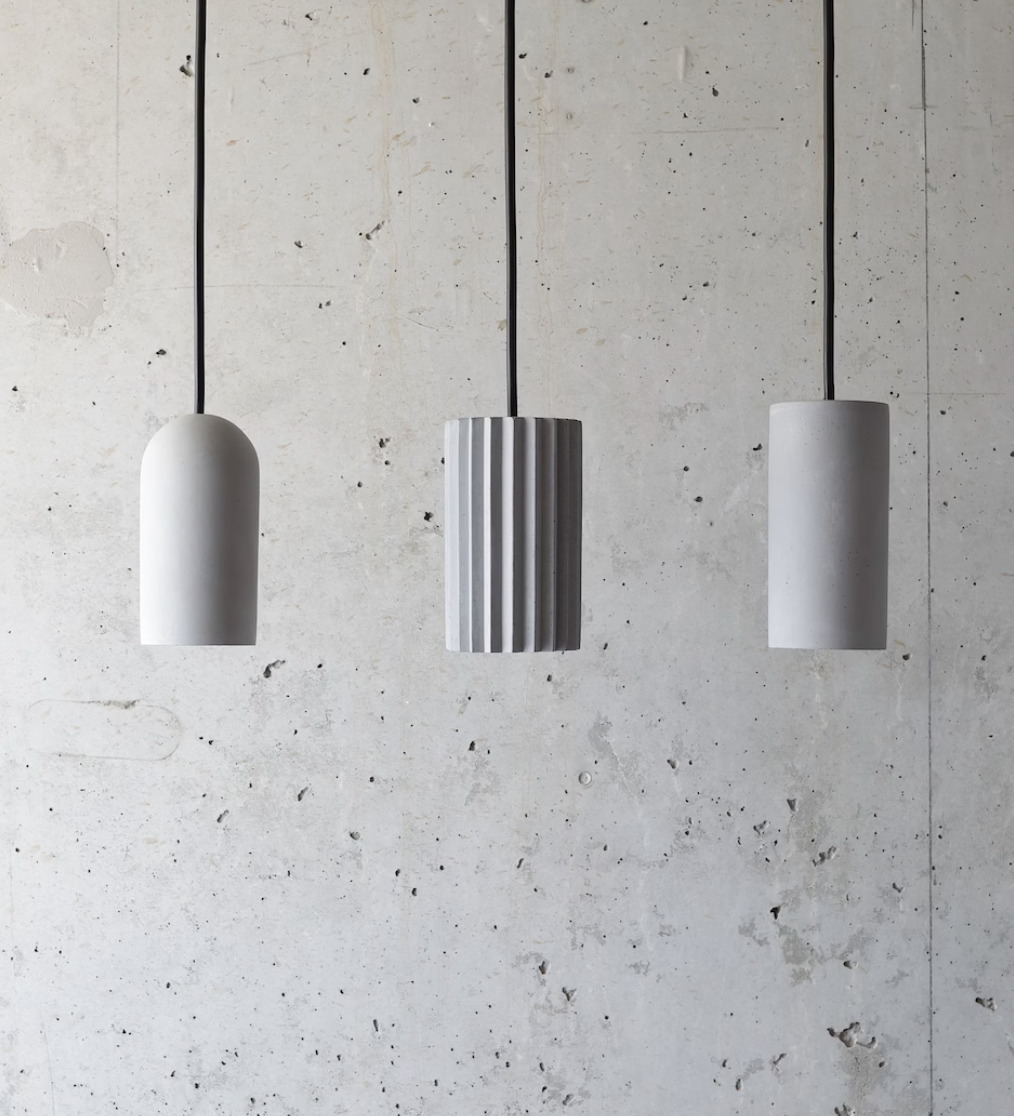 suspension grise effet beton design contemporain