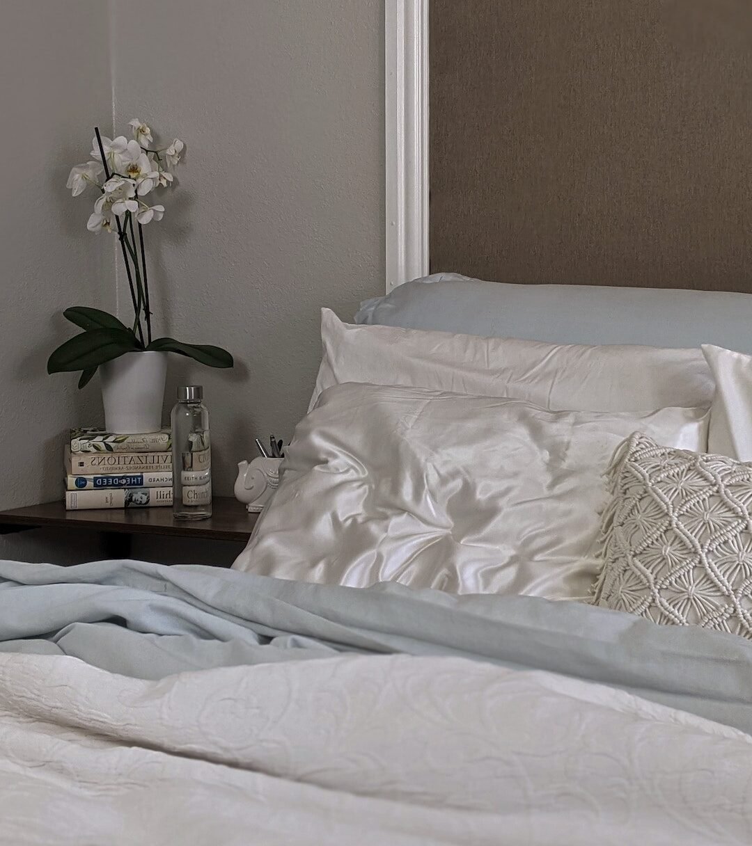 chambre cosy conseil oreiller coussin satin blanc lit cosy