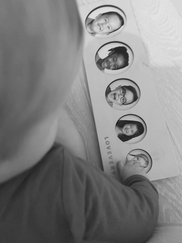 contenu kit lovevery box Montessori bébé eveil