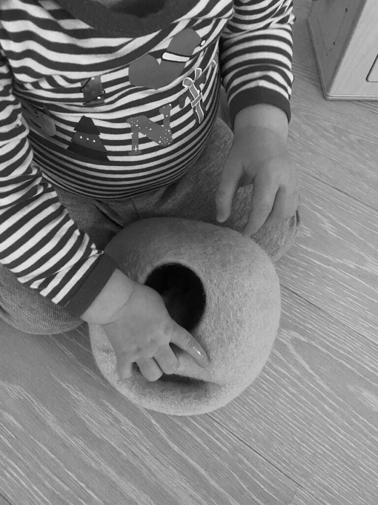 contenu Lovevery 12 à 15 mois sac feutrine