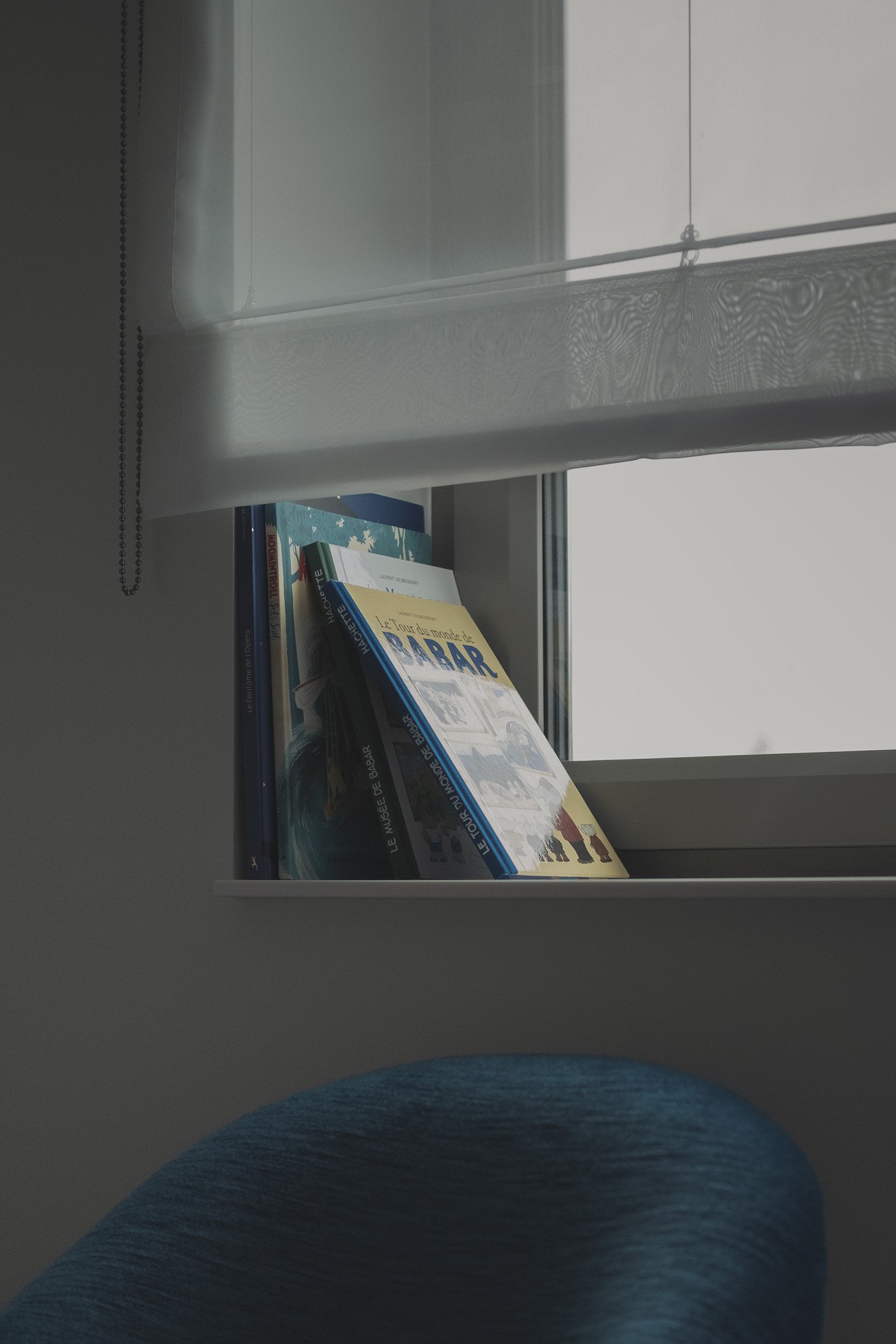 créer coin lecture enfant sous fenêtre