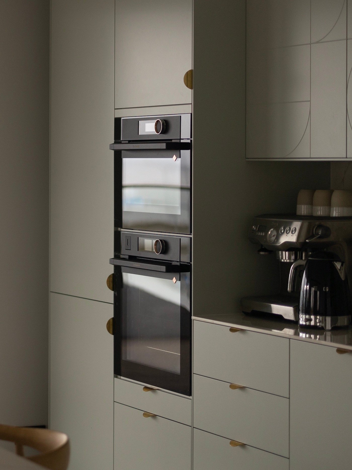 cuisine kaki clair lumineuse design - blog déco