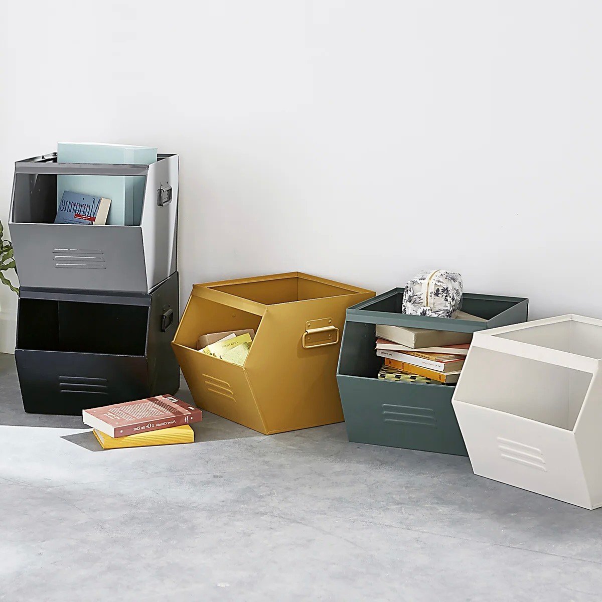 grande boite coffre métal ouverte casier cube empilable