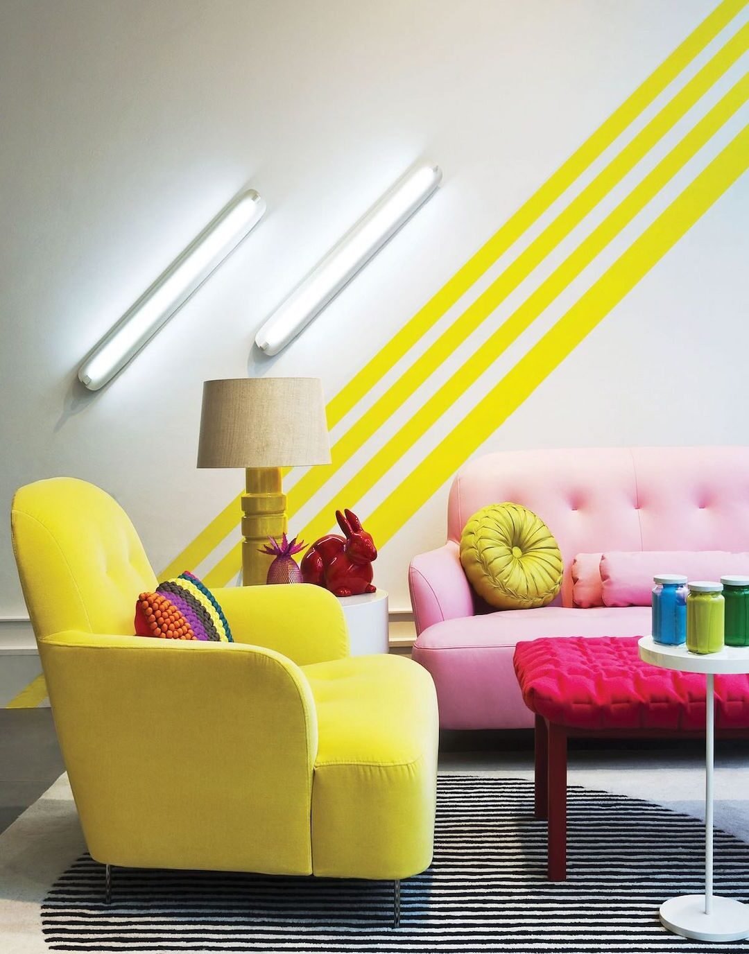 idee deco salon colore canape fauteuil jaune deco lumineuse