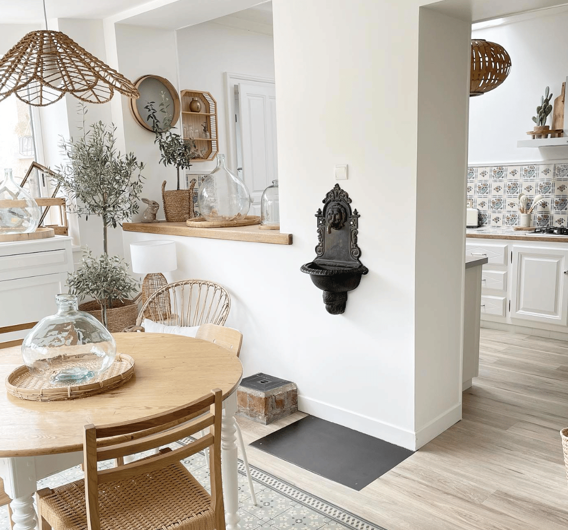 cuisine ouverte bois mur blanc