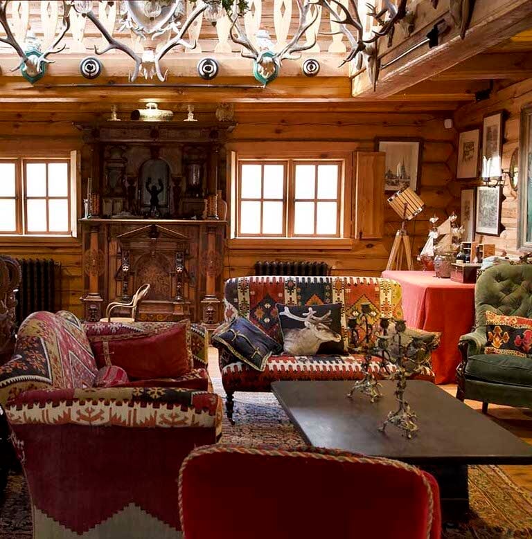 deco interieure chalet isba russe bois tapis rouge