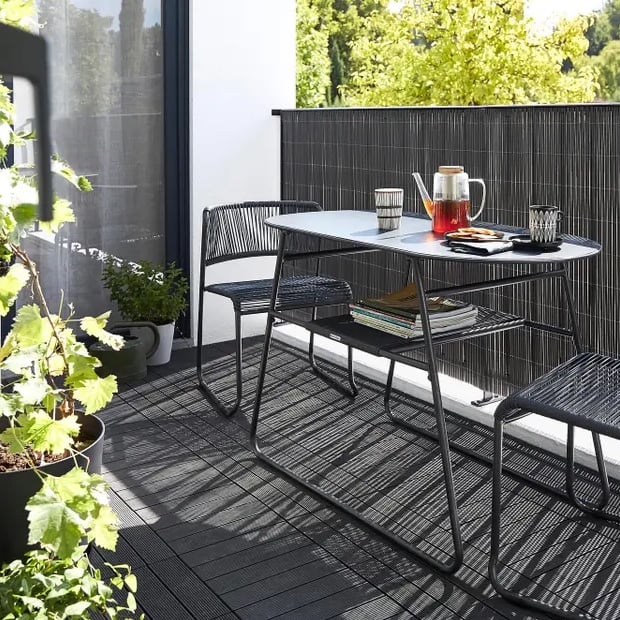 table chaises balcon deco industrielle