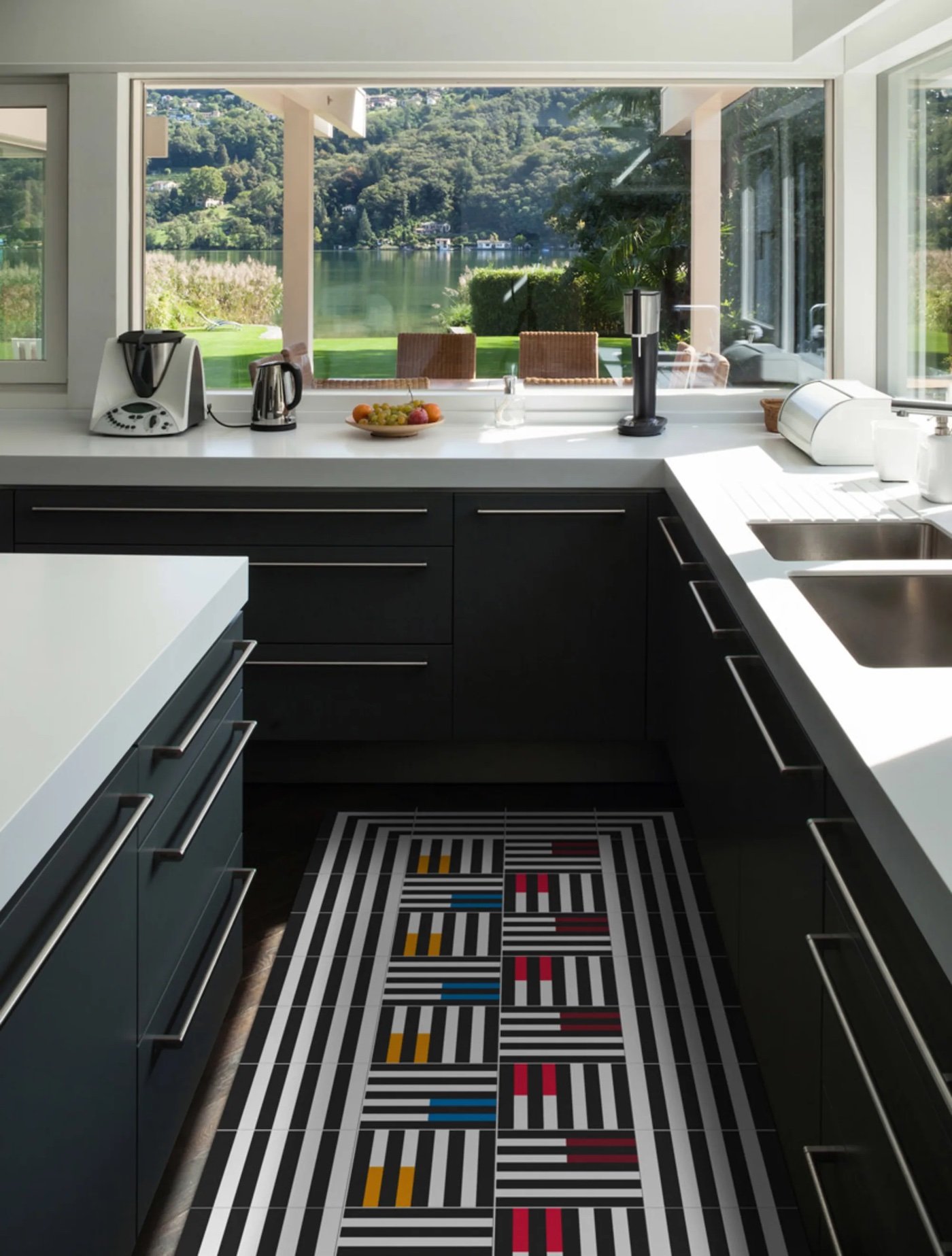 tapis contemporain moderne design noir jaune bleu blanc