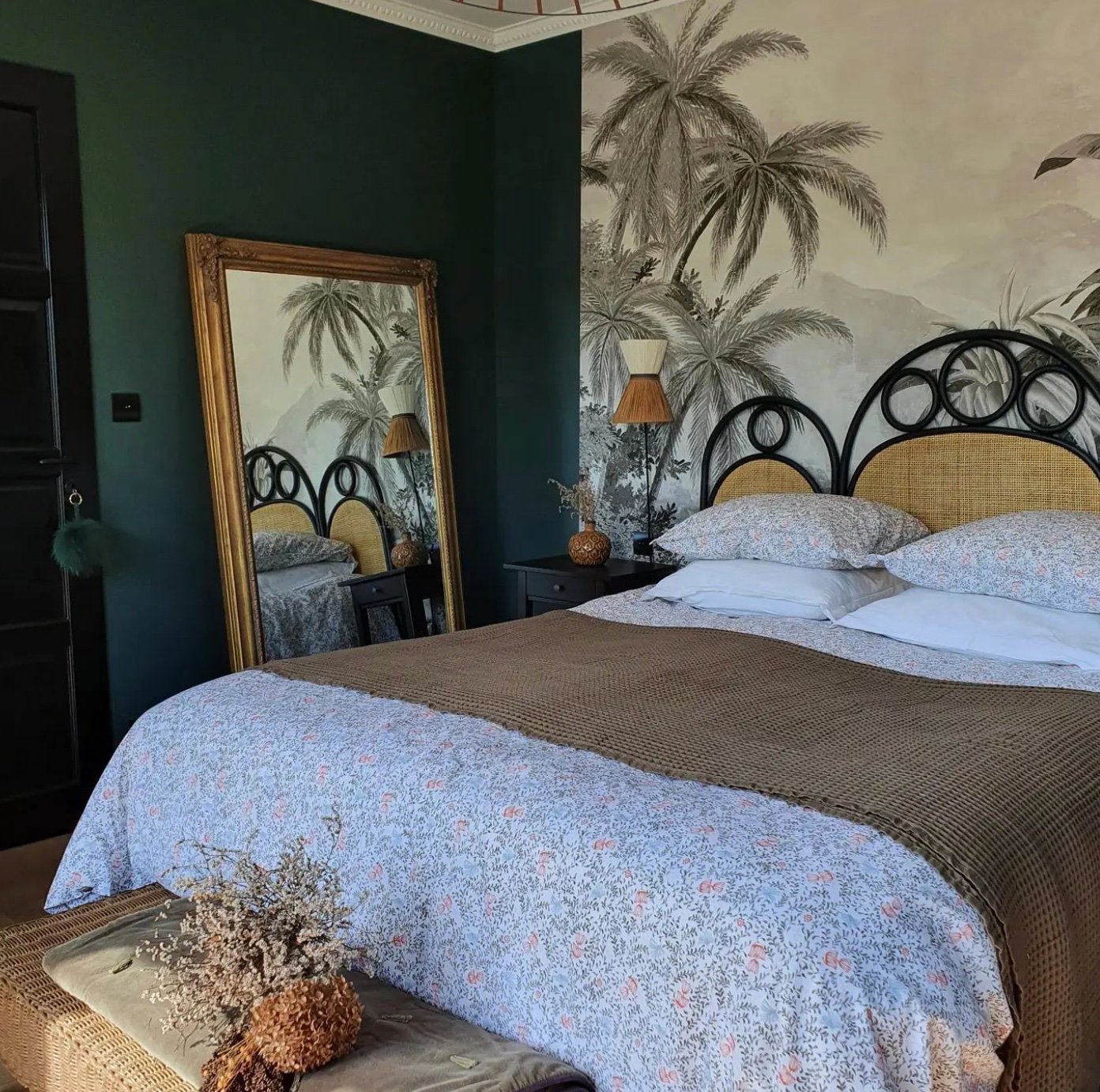 chambre papier peint mur bleu canard