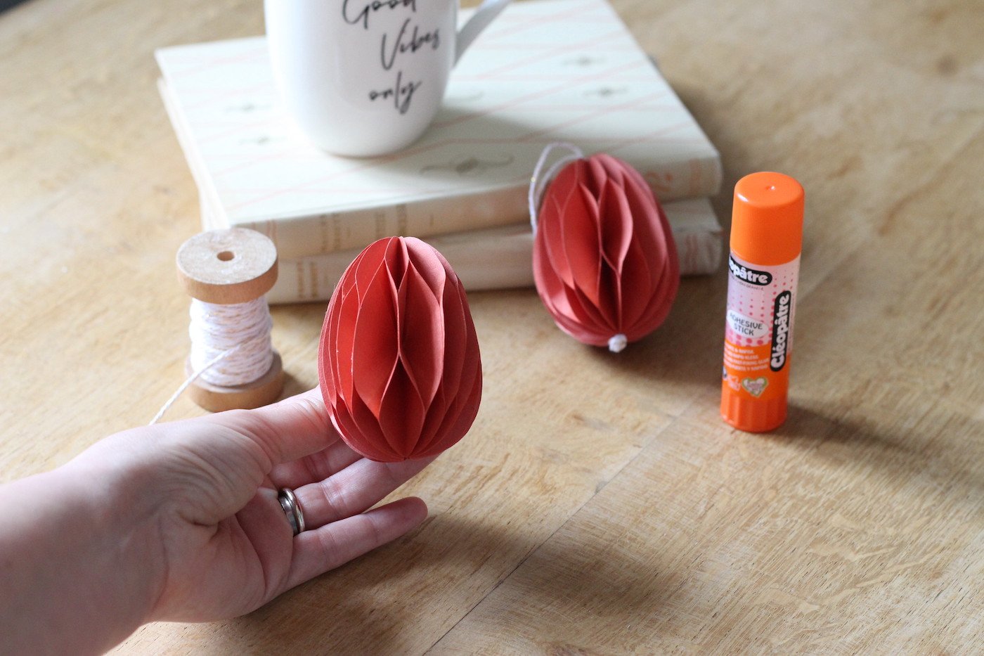 comment fabriquer oeufs papier pliage Pâquescomment fabriquer oeufs papier pliage Pâques