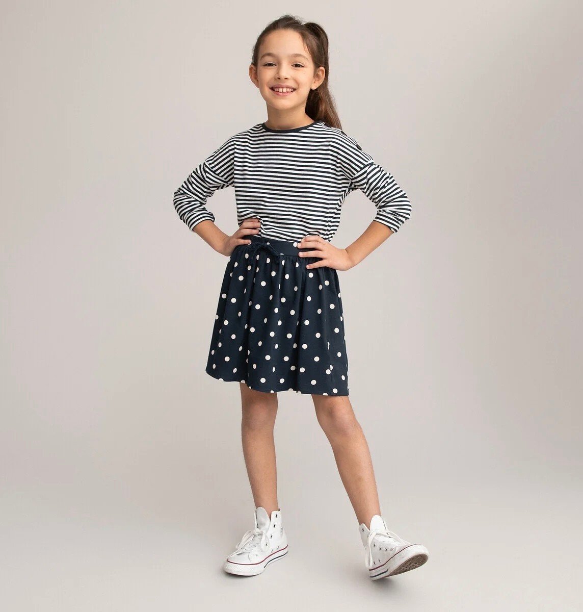 comment porter haut rayé jupe plissée à pois